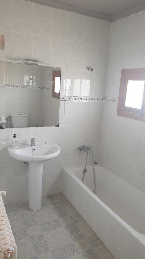 Vacansis Habitaciones De Hostal A Primera Linea De Playa En 쿠엘라 외부 사진